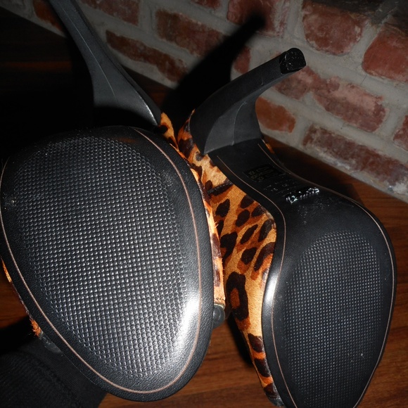 NIB Schutz Leopard heeled bootie, 8 - Picture 8 of 8